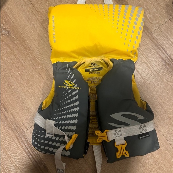 Infant life jacket - Picture 1 of 5